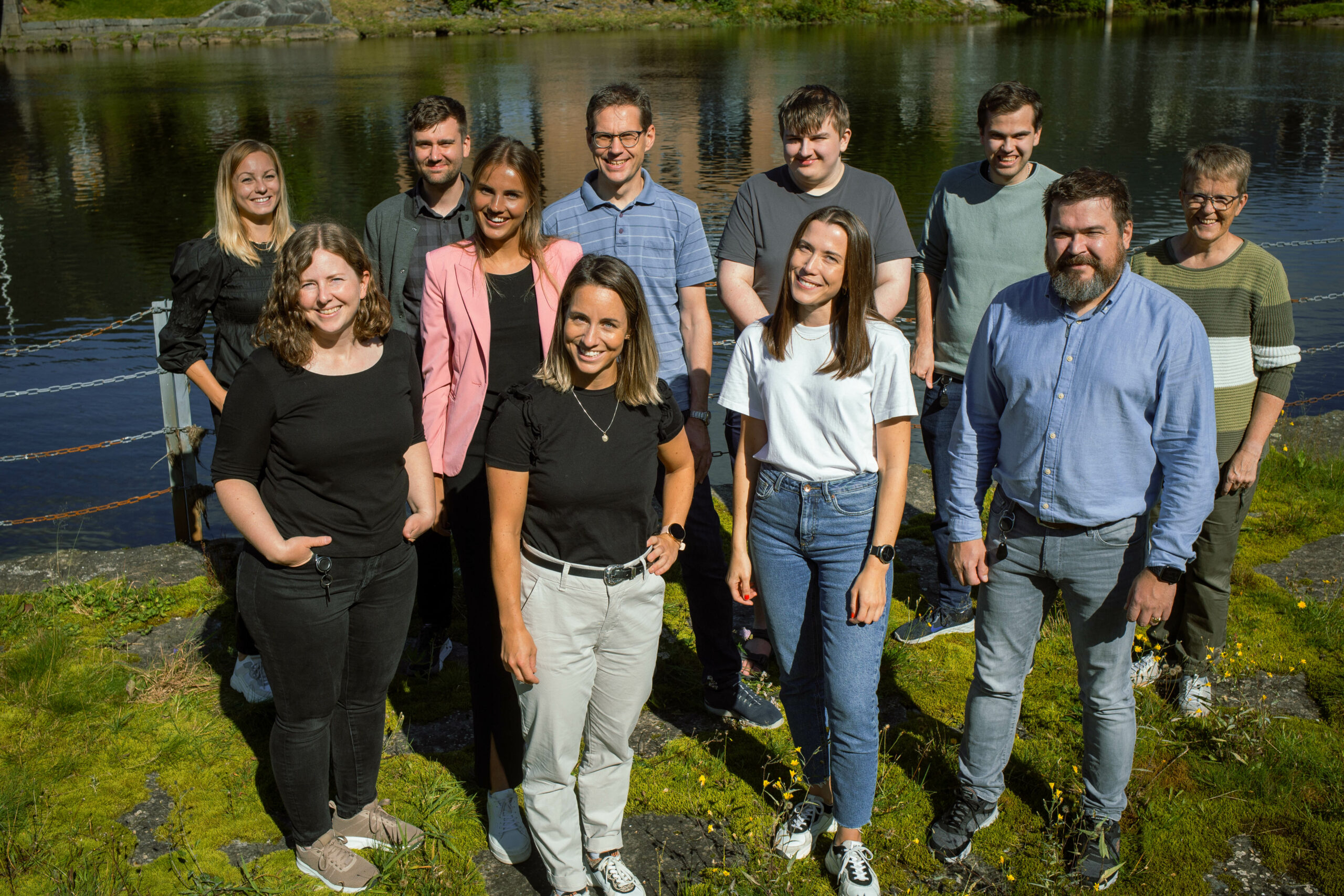 Bilde av nyansatte i Lotteri- og stiftelsestilsynet. Bak fra venstre Ingalill Lien Kristensen, Ole Kristian Os, Audun Friborg, Stig Tore Myren, Trym Erlend Eriksen H&oslash;gelid og Inger Hageberg &Oslash;vrenb&oslash;. Framme fr&aring; venstre Kjersti Hvidtsten, Trine Skjeldestad Hove, Marie Tefre Birkeland, Solveig Peersen og Frode Stensaker Brandal.