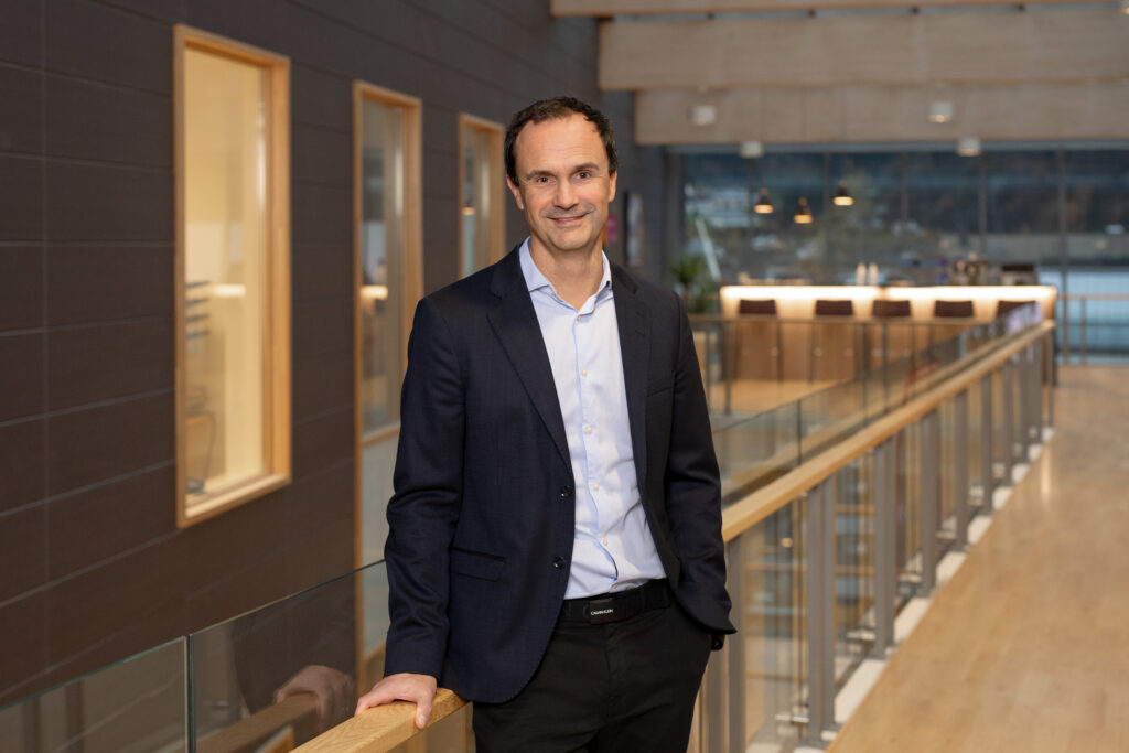 Bilde av Tore Bell, som er avdelingsdirekt&oslash;r i Lotteritilsynet. 