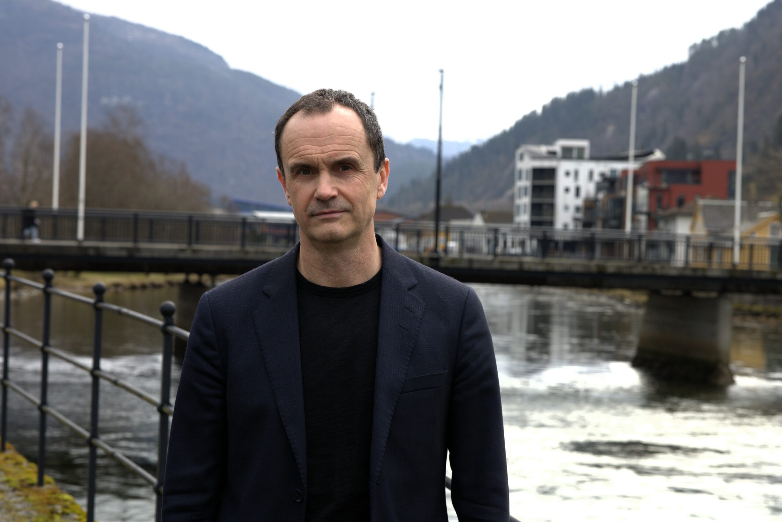 Bilete av Tore Bell ute i F&oslash;rde sentrum