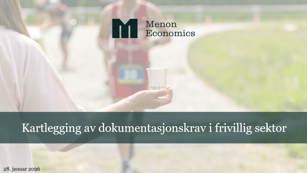Bilde f&aring;r framside rapport. L&oslash;par f&aring;r eit glas vatn av finksjon&aelig;r. Tekst: Kartlegging av dokumentasjonskrav i frivillig sektor. Menon Economics.